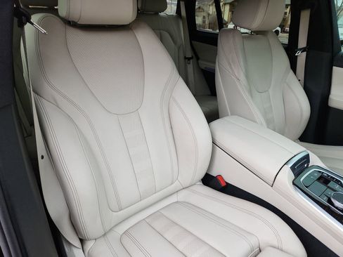 Used 2021 BMW X5 xDrive40i w/ M Sport Package image 31