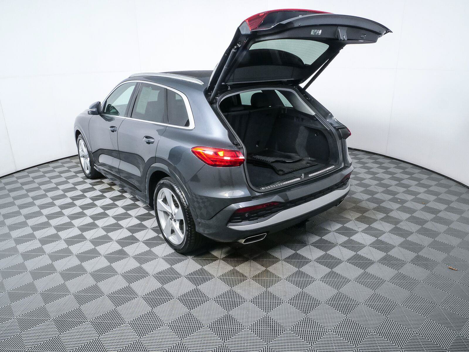 Used 2025 Audi Q5 Prestige AWD/4WD image 30
