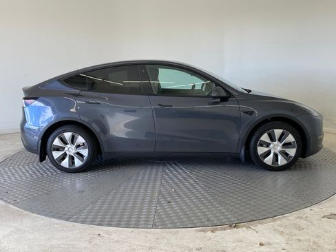 Used 2023 Tesla Model Y Long Range image 8