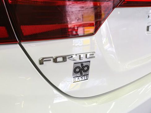 Used 2020 Kia Forte LXS FWD image 9