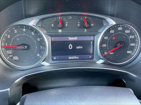 Used 2024 GMC Terrain SLT image 16