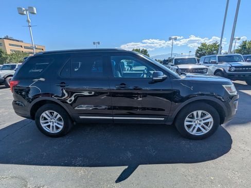 Used 2018 Ford Explorer XLT w/ Equipment Group 201A AWD/4WD image 2