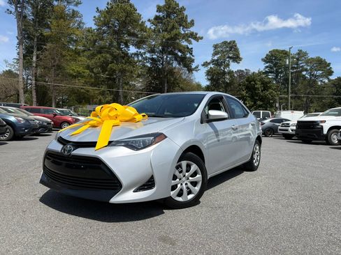 Used 2017 Toyota Corolla LE image 3