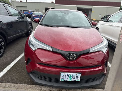 Used 2018 Toyota C-HR XLE FWD image 2