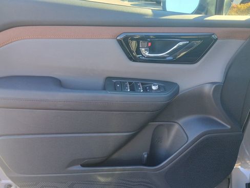 Used 2025 Subaru Forester Sport w/ Popular Package image 8