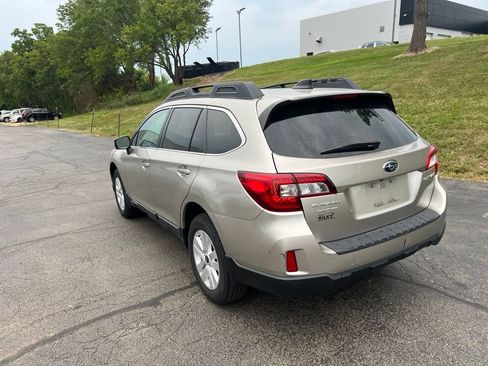 Used 2016 Subaru Outback 2.5i Premium w/ Popular Package #1 AWD/4WD image 3