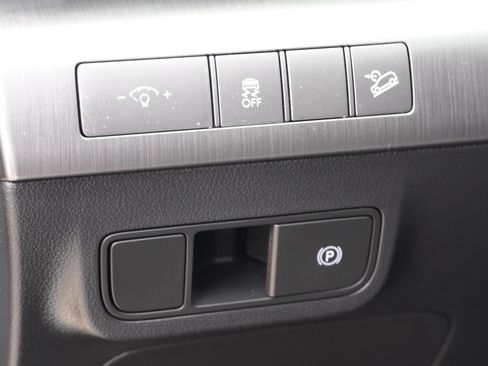 Used 2025 Hyundai Kona SEL FWD image 21