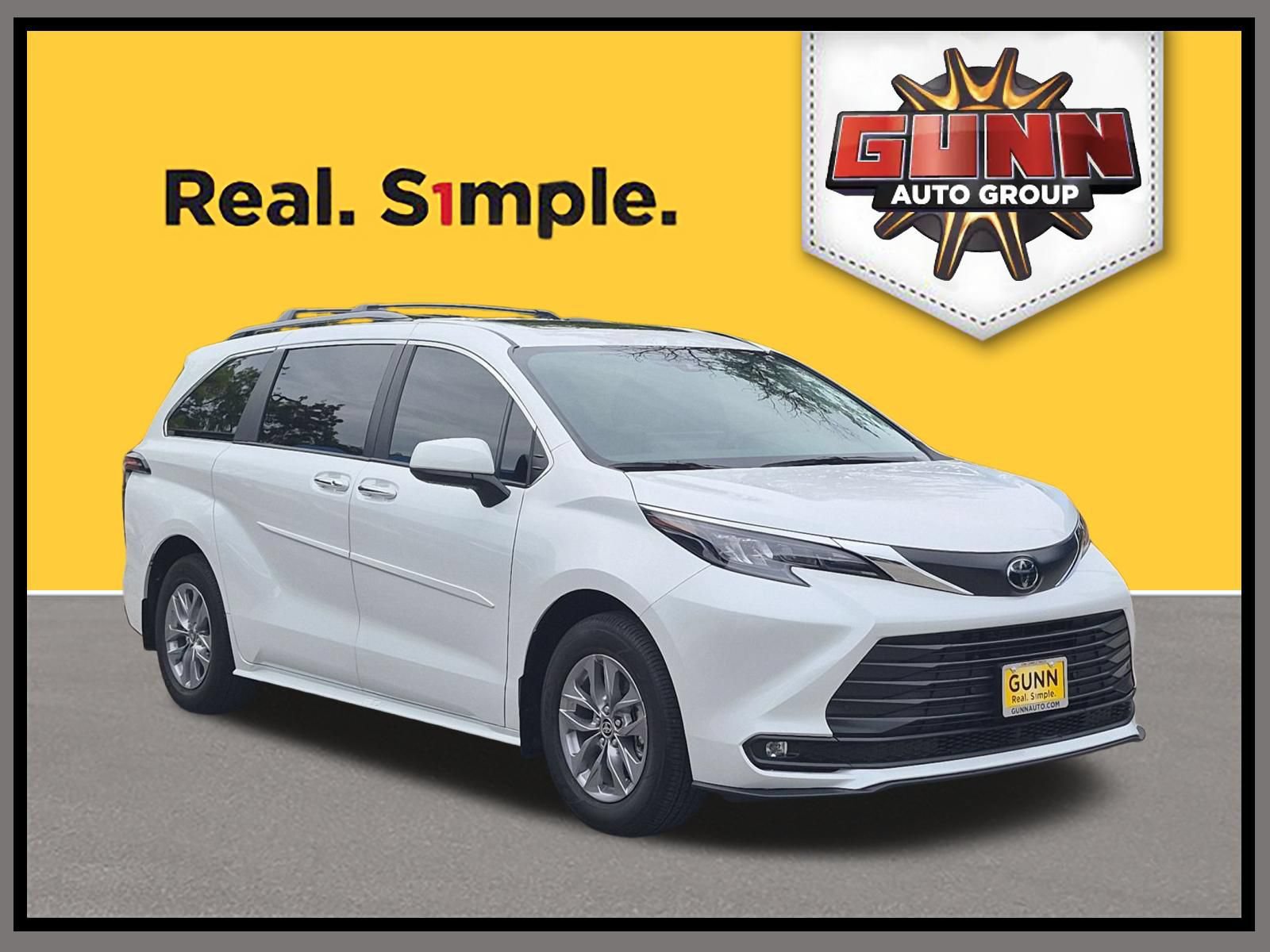 Used 2026 Toyota Sienna XLE FWD image 1
