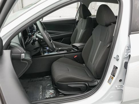 Used 2025 Hyundai Elantra SE FWD image 11