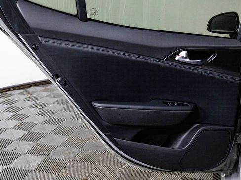 Used 2018 Kia Stinger GT image 34