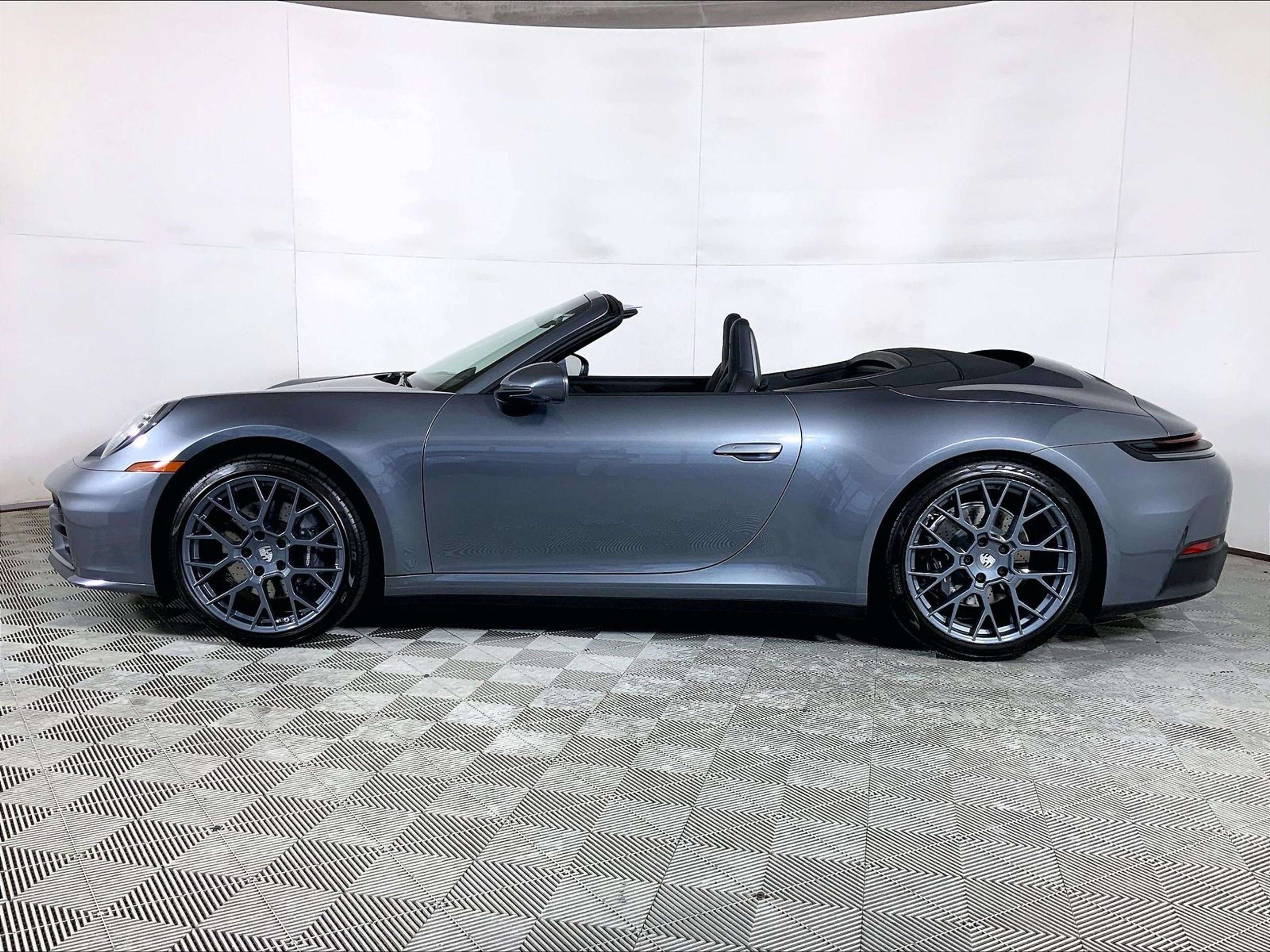 Used 2026 Porsche 911 Carrera T RWD image 2