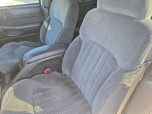 Used 2000 Chevrolet Blazer LS w/ LS Preferred Equipment Group image 9