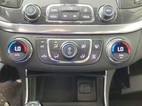 Used 2017 Chevrolet Impala LT FWD image 9