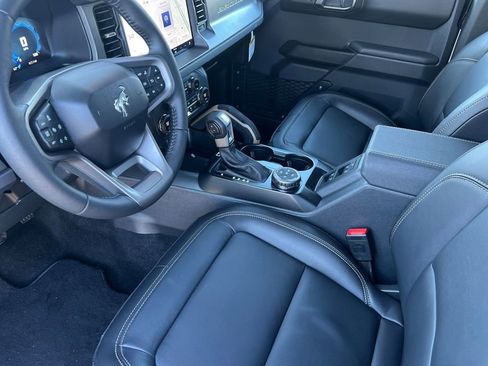 Used 2025 Ford Bronco Badlands image 11