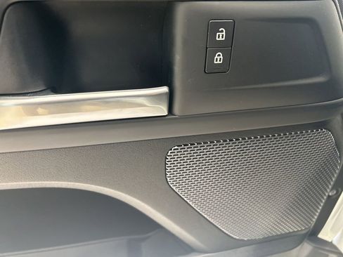 Certified 2022 Land Rover Defender 110 image 3