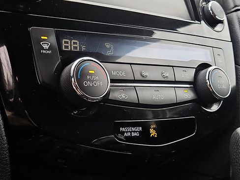 Certified 2020 Nissan Rogue SV w/ Premium Package image 15