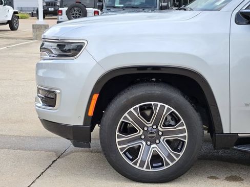 Certified 2025 Jeep Wagoneer L Series II AWD/4WD image 9