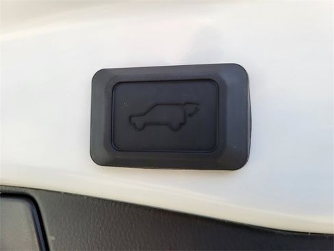 Used 2025 Toyota RAV4 XLE image 11