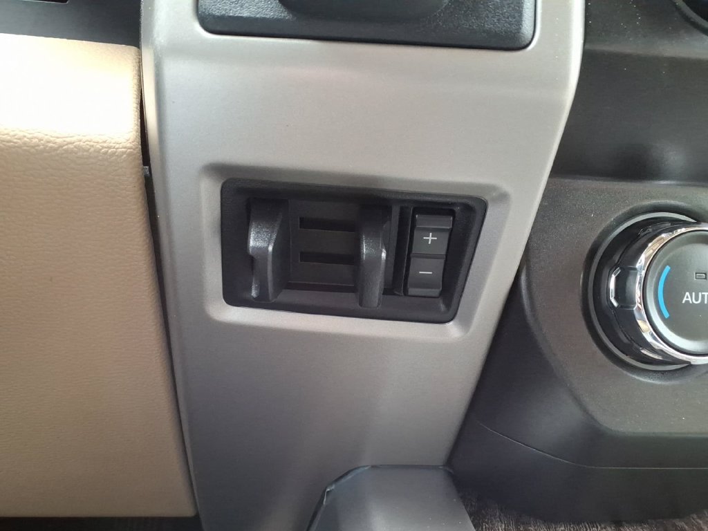 Used 2019 Ford F350 Lariat w/ Chrome Package RWD image 26