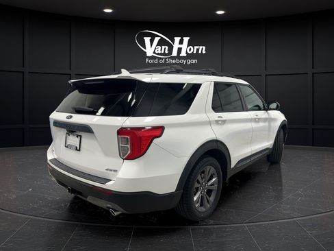 Used 2022 Ford Explorer XLT w/ Equipment Group 202A AWD/4WD image 7