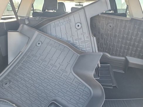 Used 2023 Lincoln Aviator Reserve w/ Equipment Group 201A image 8