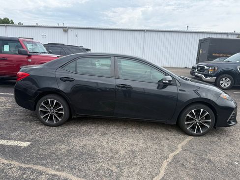 Used 2018 Toyota Corolla XSE FWD image 8