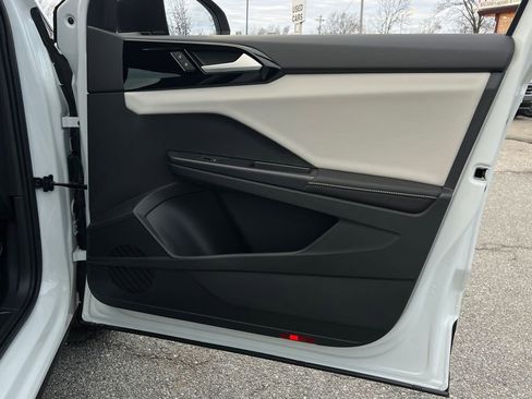 New 2026 Volkswagen Taos S image 8