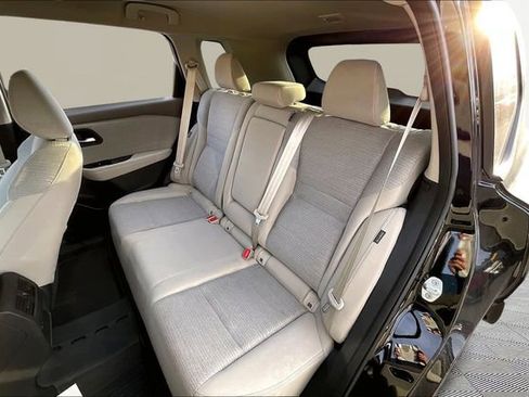 Used 2023 Nissan Rogue SV image 16