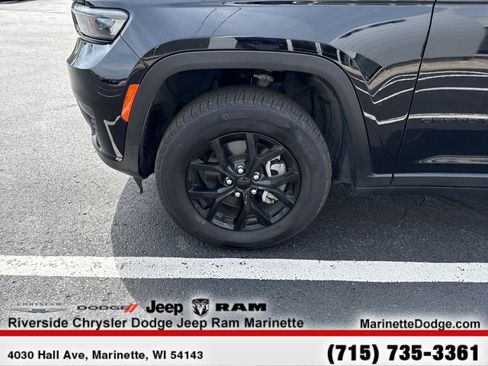 Used 2024 Jeep Grand Cherokee L Altitude AWD/4WD image 11