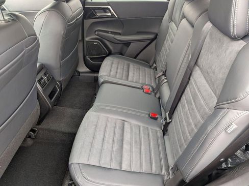 New 2026 Mitsubishi Outlander SE image 28