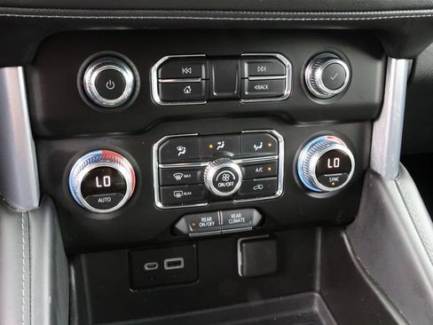 Used 2022 GMC Yukon XL SLE w/ Gmc Pro Safety Plus Package AWD/4WD image 19