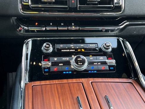 Used 2019 Lincoln Navigator Reserve image 26