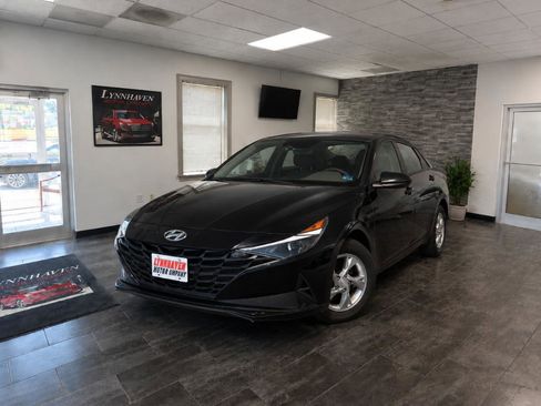 Used 2023 Hyundai Elantra SE FWD image 3