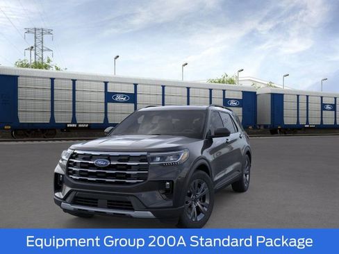 New 2026 Ford Explorer Active w/ Active Comfort Package image 2