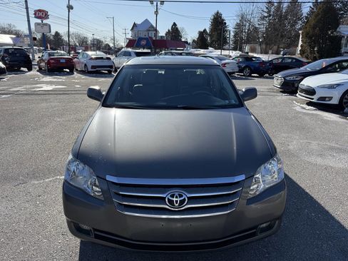 Used 2005 Toyota Avalon XLS image 2
