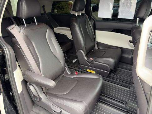 Used 2023 Kia Carnival SX FWD image 24