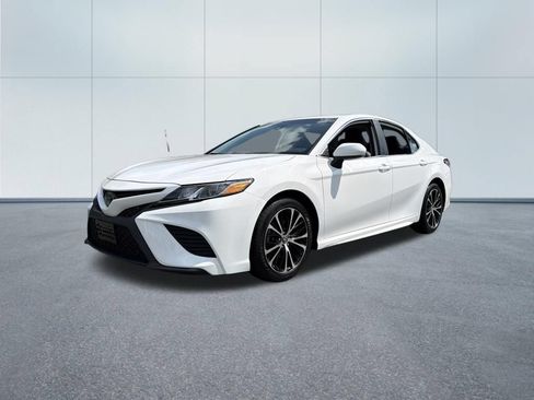Used 2020 Toyota Camry SE FWD image 2