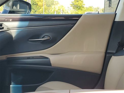 Used 2019 Lexus ES 350 image 28