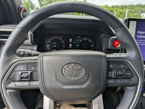 Used 2025 Toyota 4Runner TRD Off-Road Premium w/ Tow Technology Package AWD/4WD image 28