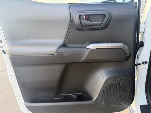 Used 2020 Toyota Tacoma SR5 AWD/4WD image 21