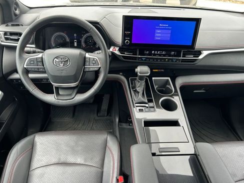 Used 2025 Toyota Sienna XSE w/ XSE Premium Package AWD/4WD image 18