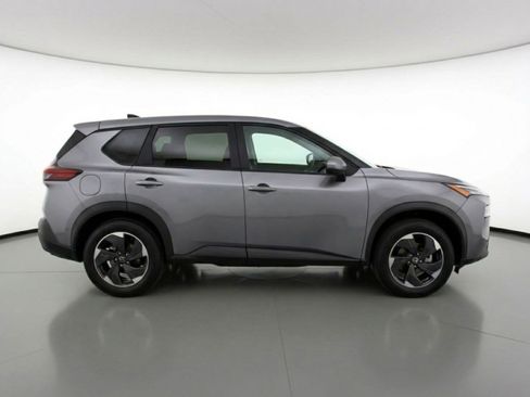 Used 2025 Nissan Rogue SV image 11