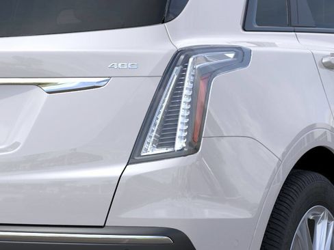 New 2026 Cadillac XT5 Sportv w/ LPO, Floor Liner Package AWD/4WD image 11
