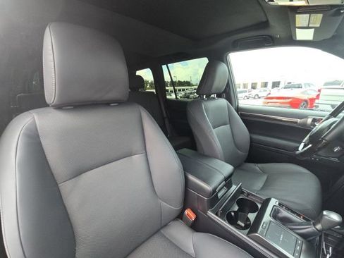 Used 2023 Lexus GX 460 Premium image 18
