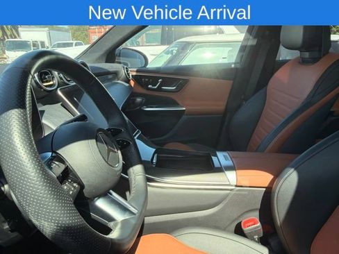 Used 2023 Mercedes-Benz GLC 300 image 2