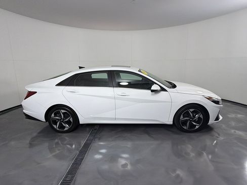 Used 2023 Hyundai Elantra Limited FWD image 4