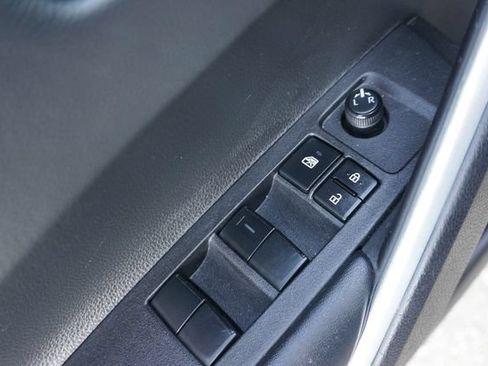 Used 2025 Toyota Corolla Cross XLE FWD image 12
