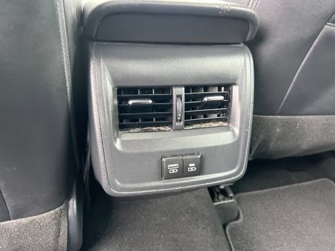 Used 2022 Toyota Avalon XLE w/ Moonroof Package FWD image 20