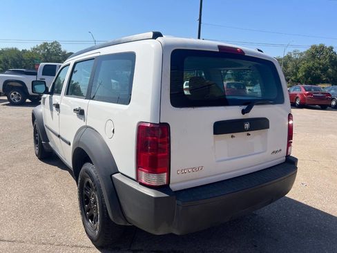 Used 2008 Dodge Nitro SXT image 3