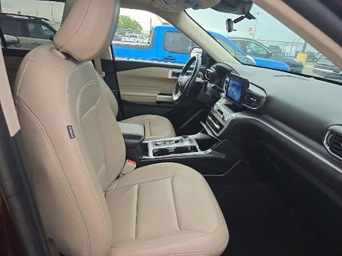 Used 2023 Ford Explorer XLT w/ Equipment Group 202A AWD/4WD image 9